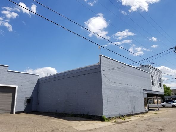 145 1st Dr NE, New Philadelphia, OH 44663